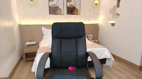 bella_millers online show from 25, 4, 2026