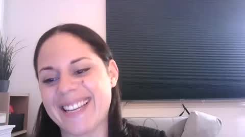 Snapshot of bella_sexy_feet chatting on 14, 12, 2024 bella_sexy_feet online show from 14, 12, 2024