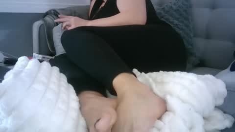 Snapshot of bella_sexy_feet chatting on 15, 1, 2025 bella_sexy_feet online show from 15, 1, 2025