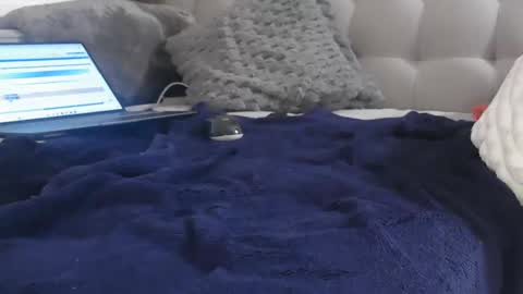 Snapshot of bella_sexy_feet chatting on 1, 2, 2025 bella_sexy_feet online show from 1, 2, 2025