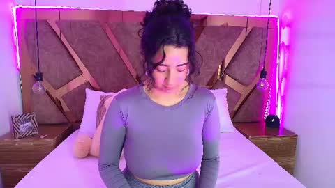 Bella Swwan  online show from 5, 7, 2026