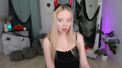 Snapshot of bellamontgomery chatting on 29, 10, 2025 Bella online show from 29, 10, 2025