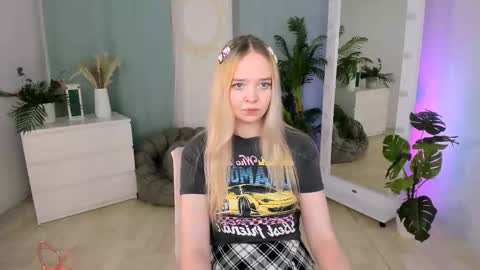 Snapshot of bellamontgomery chatting on 3, 12, 2025 Bella online show from 3, 12, 2025