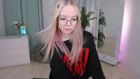 Snapshot of bellamontgomery chatting on 6, 3, 2026 Bella online show from 6, 3, 2026