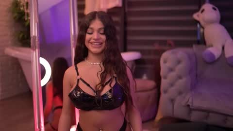 Bella online show from 10, 11, 2025