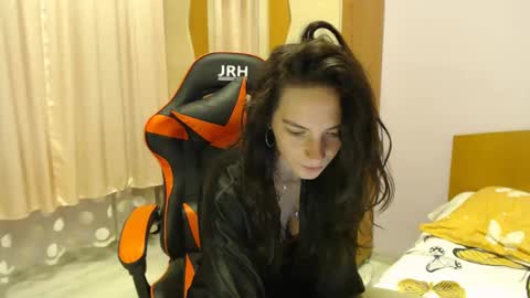 Snapshot of bellaqueen0701 chatting on 16, 2, 2025 bellaqueen0701 online show from 16, 2, 2025