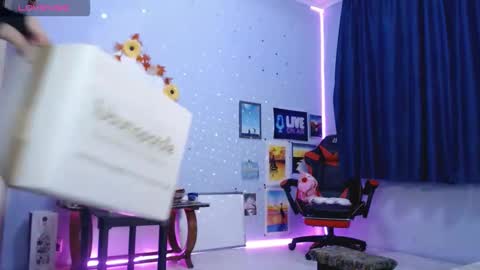 Snapshot of bellaqueen0701 chatting on 25, 9, 2025 bellaqueen0701 online show from 25, 9, 2025