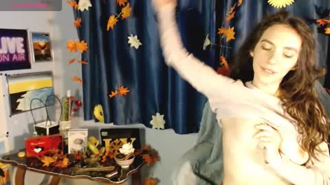 Snapshot of bellaqueen0701 chatting on 3, 10, 2025 bellaqueen0701 online show from 3, 10, 2025