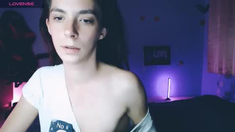 Snapshot of bellaqueen0701 chatting on 17, 11, 2025 bellaqueen0701 online show from 17, 11, 2025