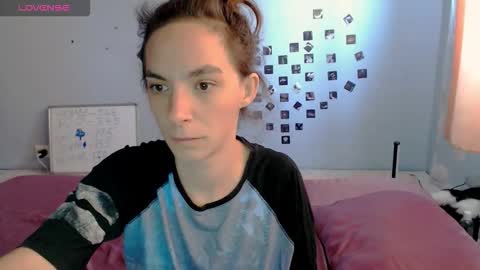 Snapshot of bellaqueen0701 chatting on 21, 11, 2025 bellaqueen0701 online show from 21, 11, 2025