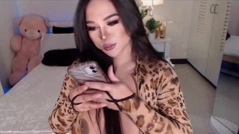 BELLA JONES online show from 6, 1, 2025