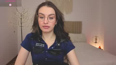 Bella online show from 4, 5, 2026