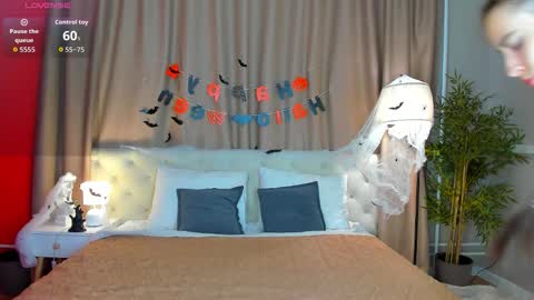 Snapshot of belle_wa1ker chatting on 28, 10, 2025 Belle online show from 28, 10, 2025