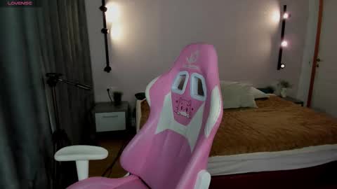 Snapshot of belle_wa1ker chatting on 9, 11, 2025 Belle online show from 9, 11, 2025