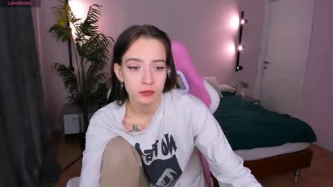 Snapshot of belle_wa1ker chatting on 1, 12, 2025 Belle online show from 1, 12, 2025