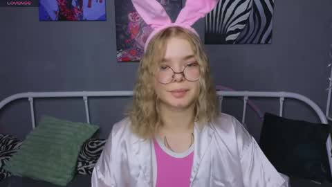 KENDALL  NATHAN online show from 4, 6, 2026