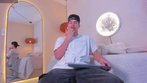 Snapshot of benjamin_more chatting on 9, 6, 2026 BENJAMIN online show from 9, 6, 2026