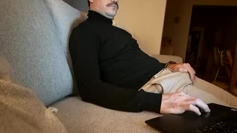 Snapshot of benoitgmx12 chatting on 15, 11, 2025 benoitgmx12 online show from 15, 11, 2025