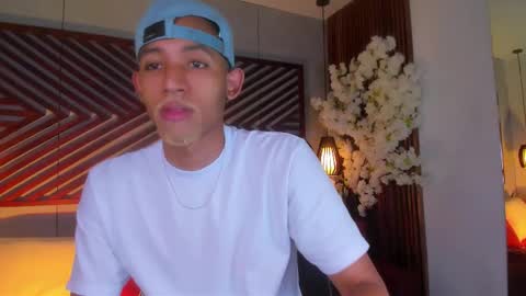 Snapshot of bento_fox chatting on 6, 10, 2025 bento_fox online show from 6, 10, 2025