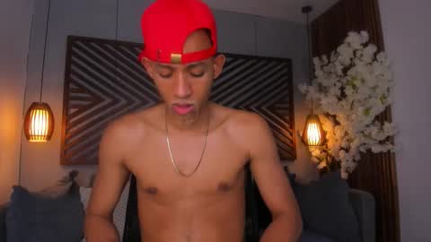 Snapshot of bento_fox chatting on 8, 10, 2025 bento_fox online show from 8, 10, 2025