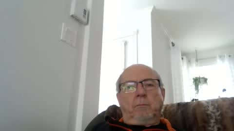 bernard1102 online show from 26, 2, 2025