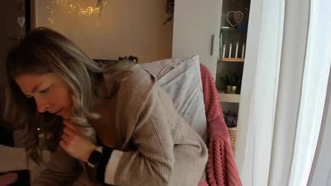 Vicky   online show from 29, 12, 2024