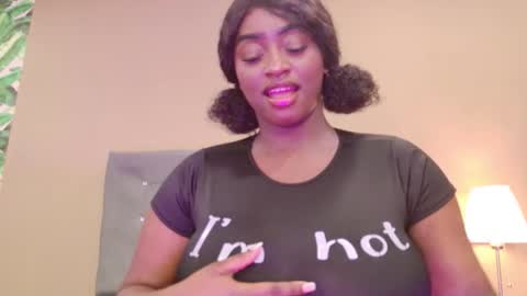 Snapshot of betsybennet chatting on 23, 12, 2025 BETSY online show from 23, 12, 2025