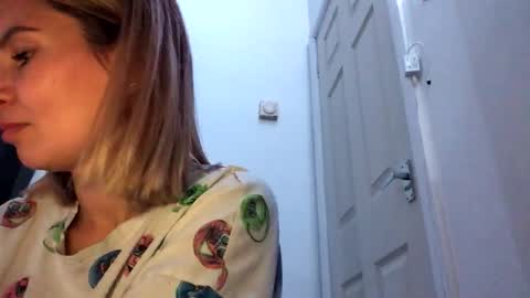 Snapshot of betty199175798 chatting on 18, 10, 2025 betty199175798 online show from 18, 10, 2025