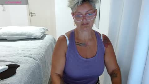 Snapshot of bety_cum3 chatting on 22, 5, 2026 bibiana online show from 22, 5, 2026