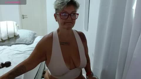 Snapshot of bety_cum3 chatting on 24, 5, 2026 bibiana online show from 24, 5, 2026