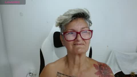Snapshot of bety_cum3 chatting on 4, 6, 2026 bibiana online show from 4, 6, 2026