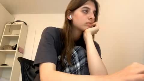 Lina online show from 9, 6, 2026