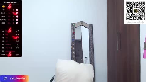 Nicolle Aviles online show from 28, 2, 2025