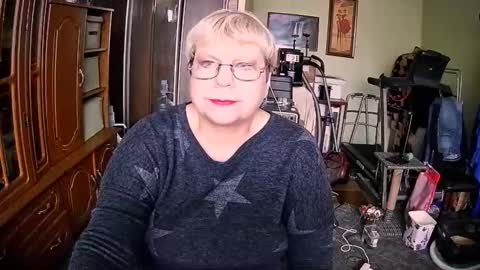 Snapshot of beverlyqcynia chatting on 19, 11, 2025 BeverlyQCynia online show from 19, 11, 2025