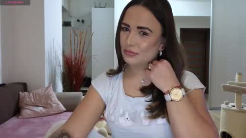   BeyonceDoll       Twitter DollBeyonce    online show from 21, 2, 2026