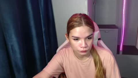 Snapshot of bheefuck52 chatting on 12, 1, 2025 bhee52 online show from 12, 1, 2025