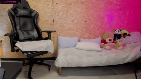 Biancastrong.. IGThebiancastrong online show from 9, 3, 2025