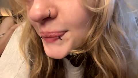 Ellie  online show from 21, 3, 2026