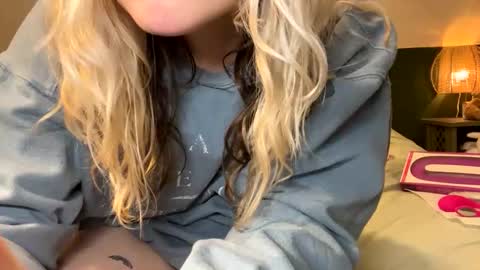 Ellie  online show from 25, 3, 2026
