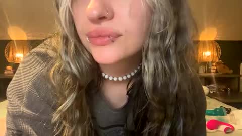 Ellie  online show from 24, 4, 2026