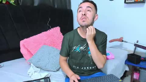 Snapshot of big_dicktop23 chatting on 25, 5, 2026 john and cris online show from 25, 5, 2026