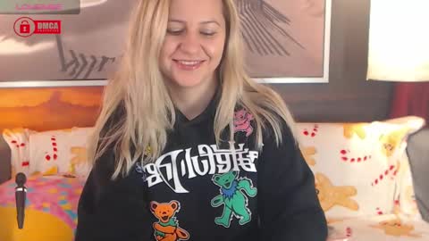 Snapshot of bigboobsarri chatting on 5, 12, 2024 BigBoobsArri online show from 5, 12, 2024