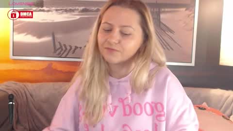 Snapshot of bigboobsarri chatting on 8, 1, 2025 BigBoobsArri online show from 8, 1, 2025