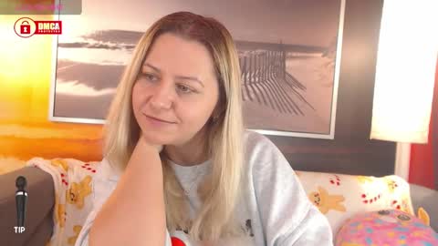 Snapshot of bigboobsarri chatting on 11, 1, 2025 BigBoobsArri online show from 11, 1, 2025