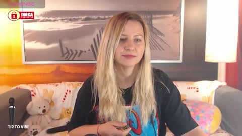 Snapshot of bigboobsarri chatting on 1, 2, 2025 BigBoobsArri online show from 1, 2, 2025