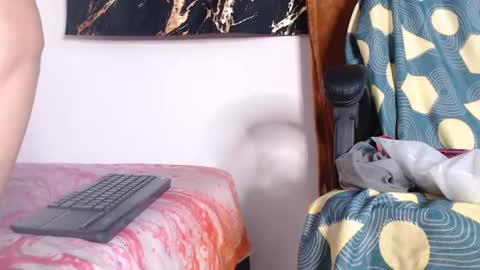 Snapshot of bigclit_isa chatting on 10, 5, 2026 bigclit_isa online show from 10, 5, 2026