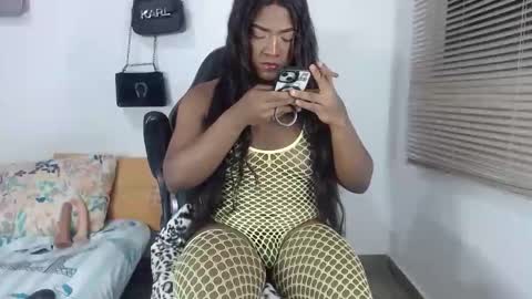 Snapshot of bigcrisblack chatting on 17, 10, 2025 cristina online show from 17, 10, 2025