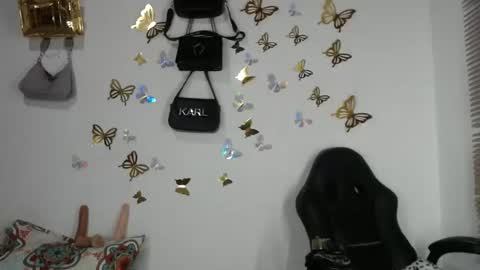 Snapshot of bigcrisblack chatting on 24, 10, 2025 cristina online show from 24, 10, 2025