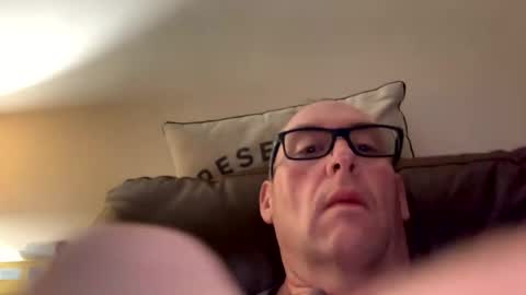 Snapshot of biggloves4bighands chatting on 28, 10, 2025 biggloves4bighands online show from 28, 10, 2025