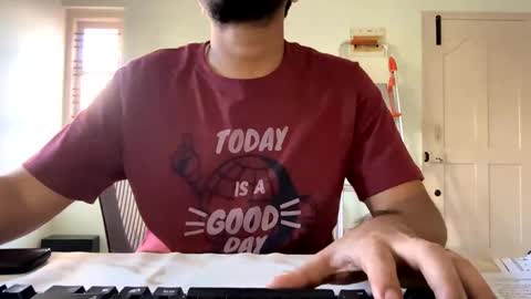 Snapshot of bighandsomesatisfy chatting on 5, 1, 2025 bighandsomesatisfy online show from 5, 1, 2025